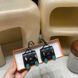 エルメス バッグ チャーム 高品質な素材と精緻な仕上げで、バッグに個性を添えるアクセサリーです。